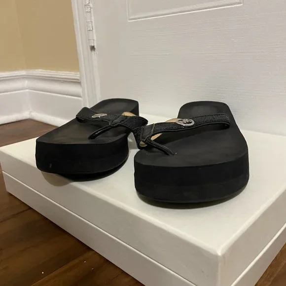 Michael Kors Black Platform Glitter Flip Flops - Picture 7 of 11